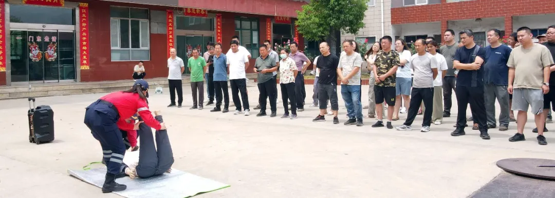 新旭體育由新鄭市紅十字會聯(lián)合市神鷹救援隊進行企業(yè)應(yīng)急安全培訓(xùn)