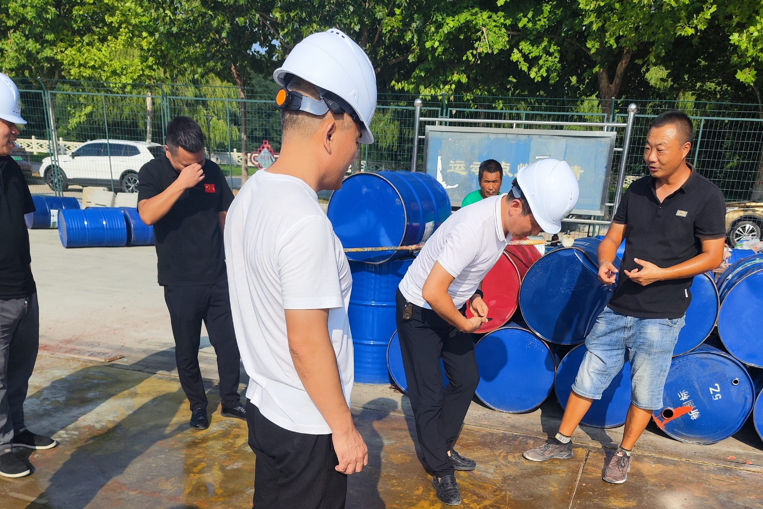 河南省地坪協(xié)會(huì)深入塑膠跑道施工一線(xiàn)