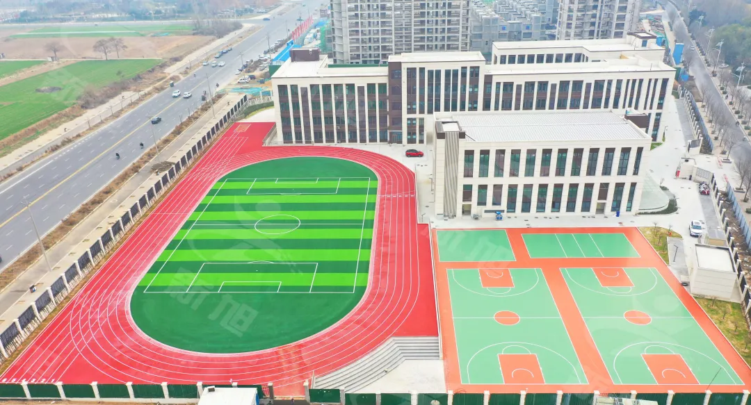 河南新鄭學(xué)校塑膠跑道完工